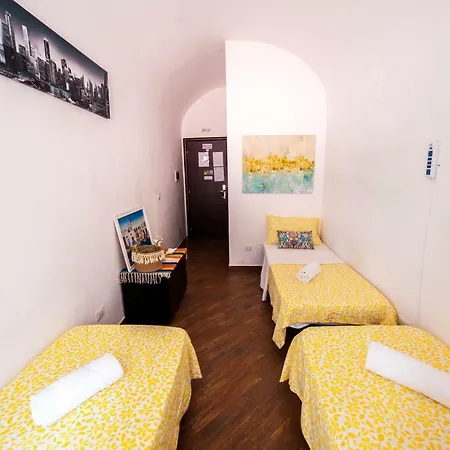 Konukevi Romangelo Termini 3*